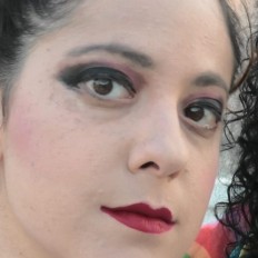 ספק ילדה ספק אישה: אלה ודפנה ארמוני